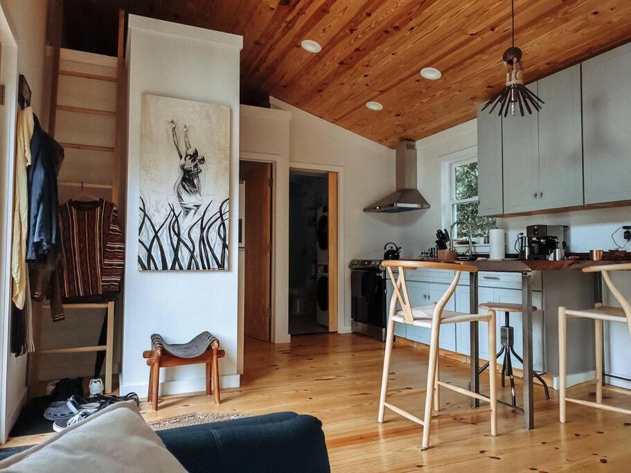 ווילמינגטון Modern Treehouse, Close To Downtown And Beach מראה חיצוני תמונה